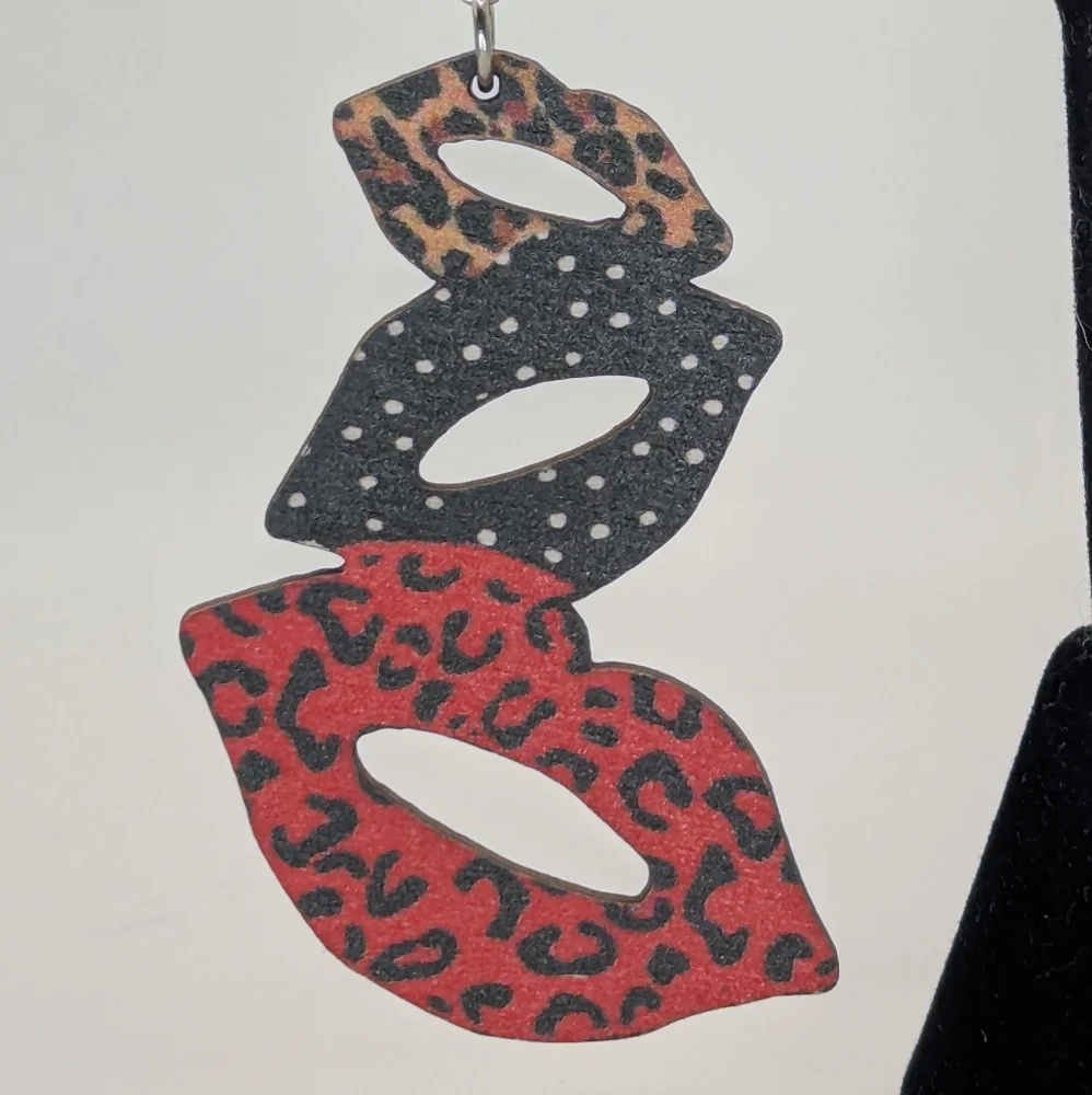 Lightweight Wood Dangly Lips Earrings